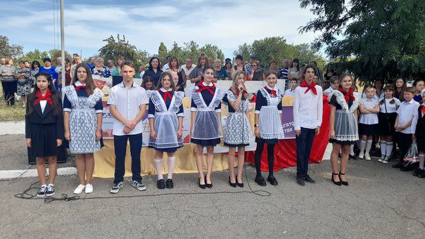 Первый звонок.